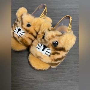 NIB Ugg fluff yeah toddler slippers/slides